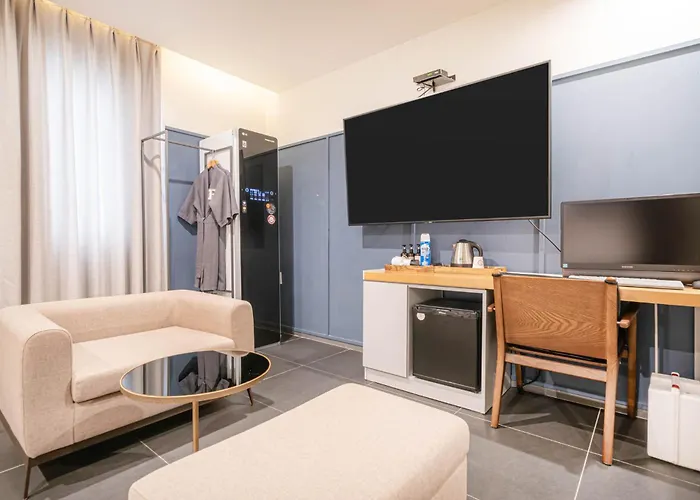 Brown Dot Busanjin Station Hotel *
